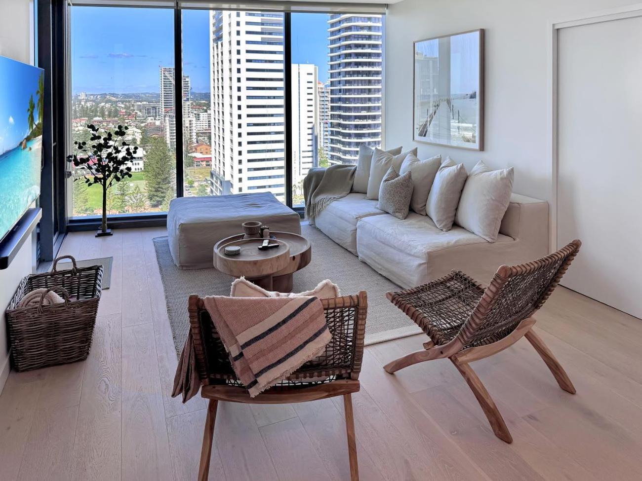 Luxury 2br 16th Flr Ocean Views Gold Coast